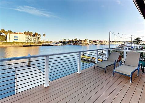 channel islands boat dock homes.